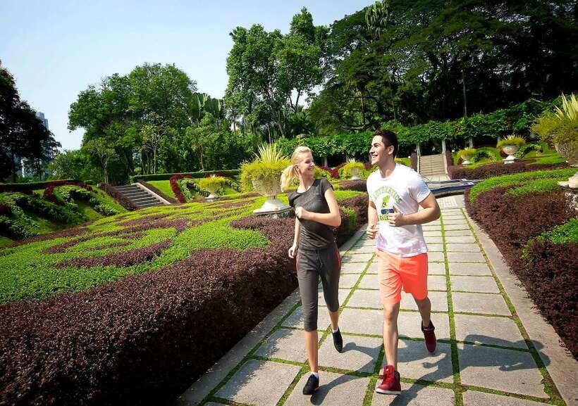 Kuala Lumpur: Half Day Group City Highlights Tour - Petronas Twin Towers photo stop: big views, but manage expectations