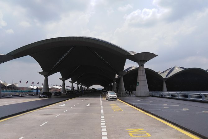 Kuala Lumpur International Airport (KLIA)Transfer - Meeting Your Driver: Standby, Flight Details, and Smooth Arrival