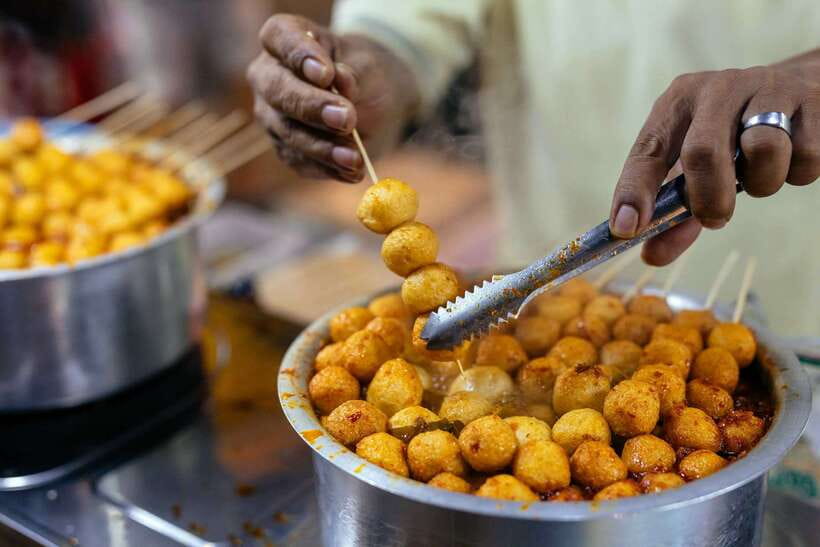 Kuala Lumpur: Local Street Food Night Tour - Jalan Alor at Night: Hawker Rows, Dim Sum Bites, and Satay Lok Lok