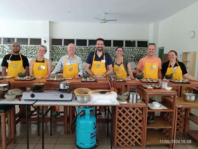 Kuala Lumpur: Malaysian Cooking Class with Market Tour - The hands-on 3-course lunch, from appetizer to dessert