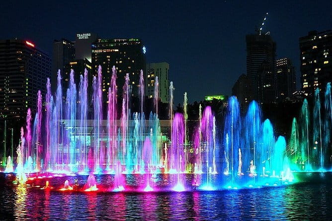 Kuala Lumpur Night City Tour: Experience the Nightlife - River of Life and KL’s waterfront feel (15 minutes)