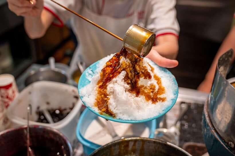Kuala Lumpur: Nightlife Street Food Tour with 6 Tastings - MRT hop to Sri Maha Mariamman Temple and why it matters
