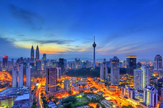 Kuala Lumpur: Nightlife Walking Tour with Local Guide - Jalan Alor street food market, follow your nose but keep control