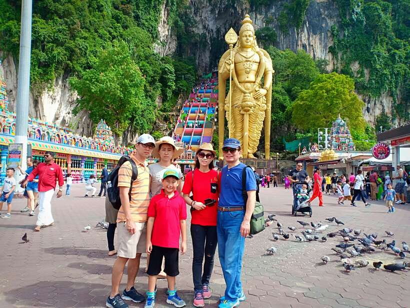 Kuala Lumpur: Private Batu Cave, National Mosque Tour, Lunch - Thean Hou Temple: Chinese-Buddhist worship with a hilltop view