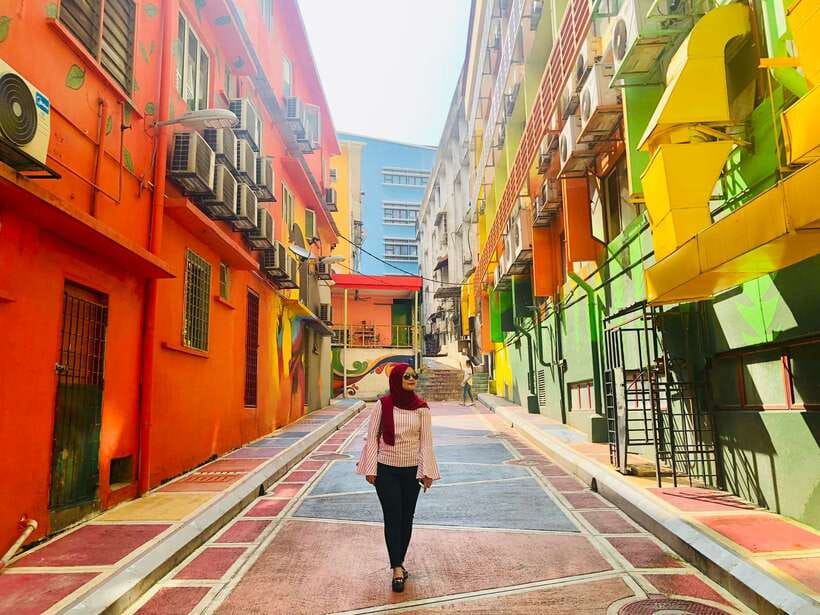 Kuala Lumpur: Private Highlights Instagram Tour - Batu Caves: the iconic climb and how to plan your photos