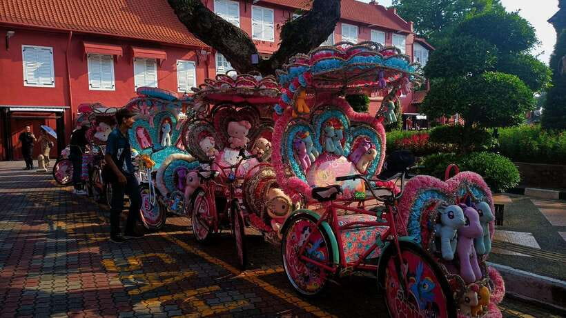 Kuala Lumpur: Private Malacca Night Tour w/Cruise & Trishaw - Jonker Street after dark, where street food and history share the same sidewalk