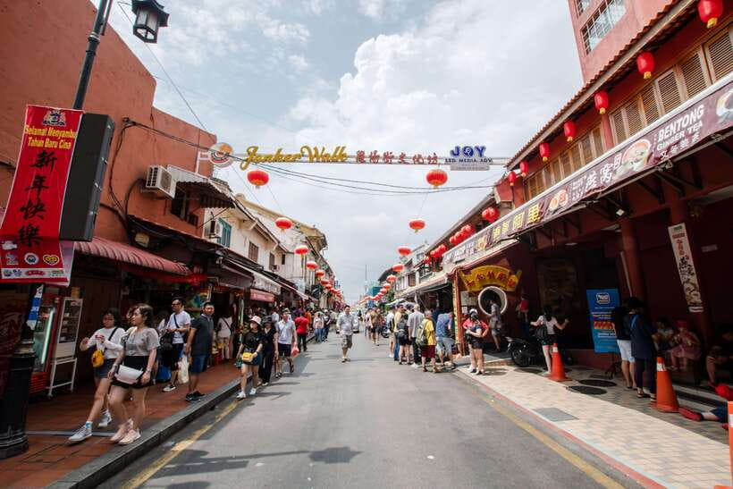 Kuala Lumpur: Private Malacca Night Tour w/Cruise & Trishaw - Trishaw ride and the Melaka River cruise, the best way to see the lights