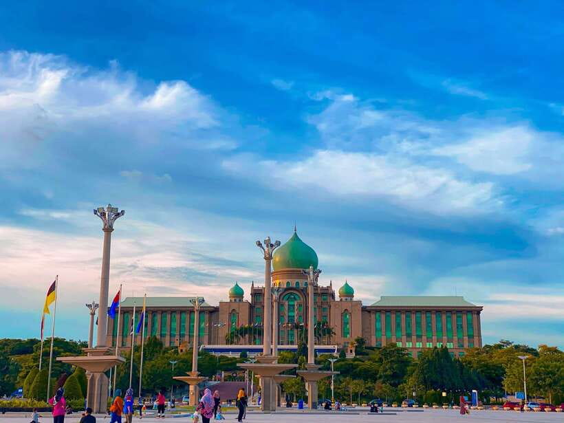Kuala Lumpur: Putrajaya Tour Half Day Tour [Shared/Private] - Tasik Putrajaya cruise: your best shortcut to landmark views