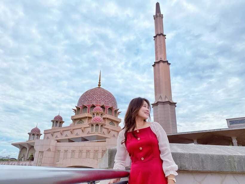 Kuala Lumpur: Putrajaya Tour Half Day Tour [Shared/Private] - Putra Mosque, the Pink Mosque: dress code and photo strategy