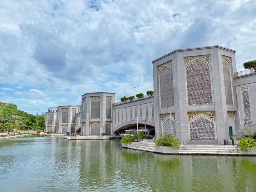 Kuala Lumpur: Putrajaya Tour Half Day Tour [Shared/Private] - Pace, comfort, and who this half-day tour suits