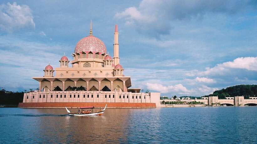 Kuala Lumpur: Putrajaya Tour with Traditional Boat Cruise - Key highlights in plain sight