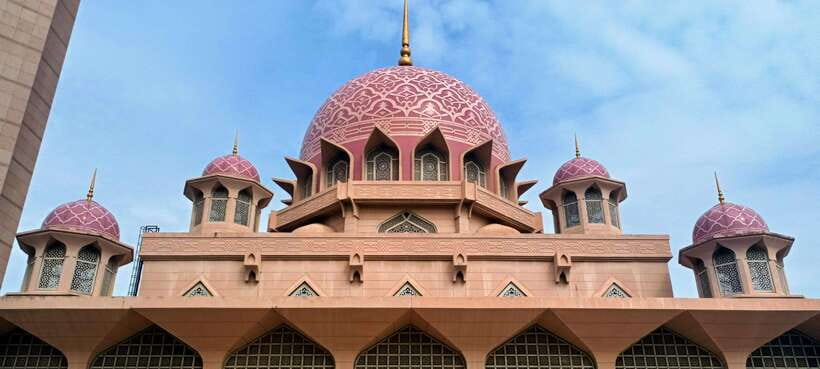 Kuala Lumpur: Putrajaya Tour with Traditional Boat Cruise - Getting from Kuala Lumpur to Putrajaya, without fighting transit