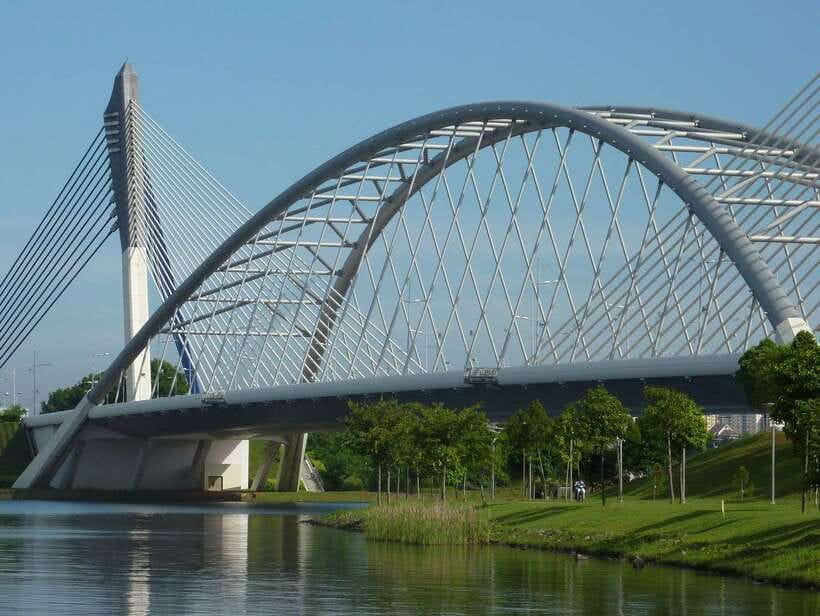 Kuala Lumpur: Putrajaya Tour with Traditional Boat Cruise - Comfort, guides, and value at about $30 per person