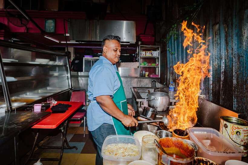 Kuala Lumpur: Sambal Street Food Tour with 15+ Tastings - Where the tour starts, and what the first hour feels like