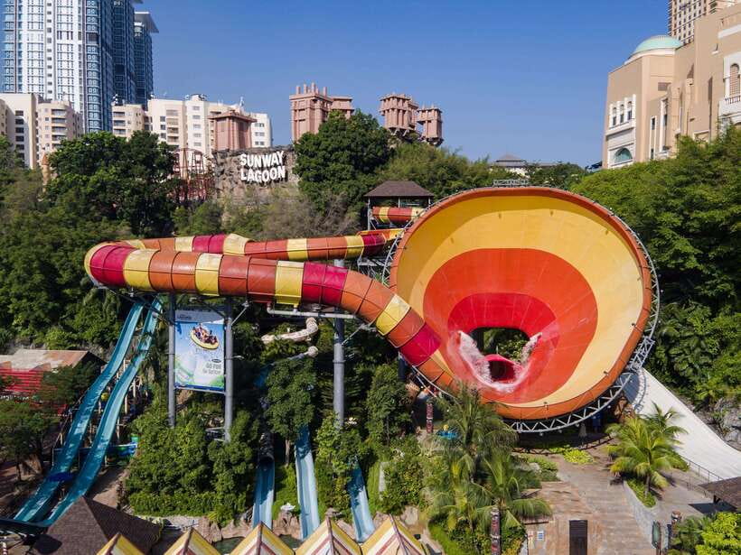 Kuala Lumpur: Sunway Lagoon Entry Ticket - Sunway Lagoon in one day: how the Day Park turns into Night Park