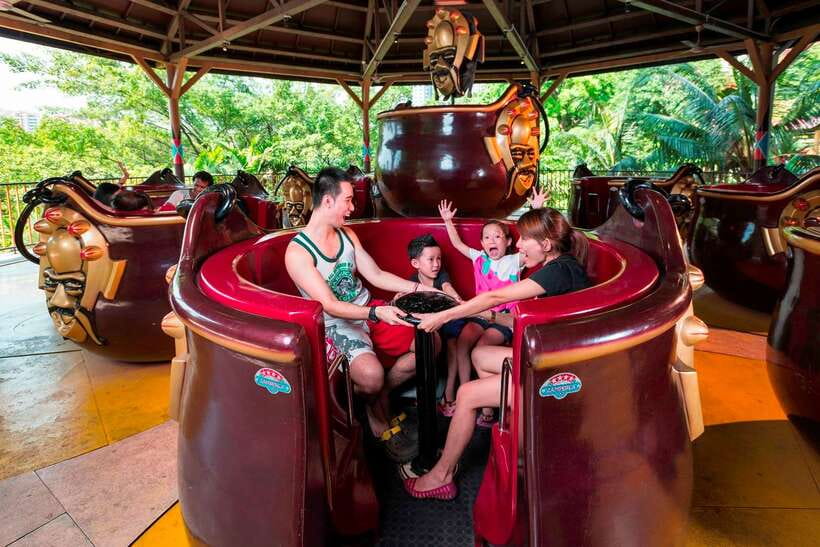 Kuala Lumpur: Sunway Lagoon Theme Park Ticket with Transfer - Scream Park: haunted fun with special effects and live actors