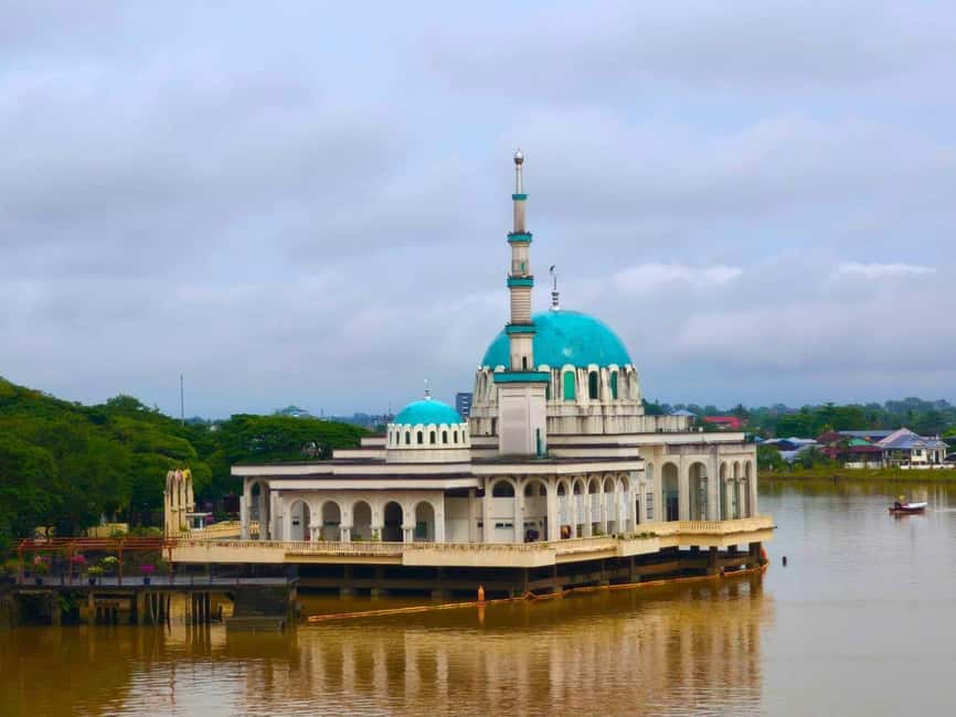 Kuching: Walking Tour with Sampan Boat Ride and Lunch - Key reasons this Kuching tour works well