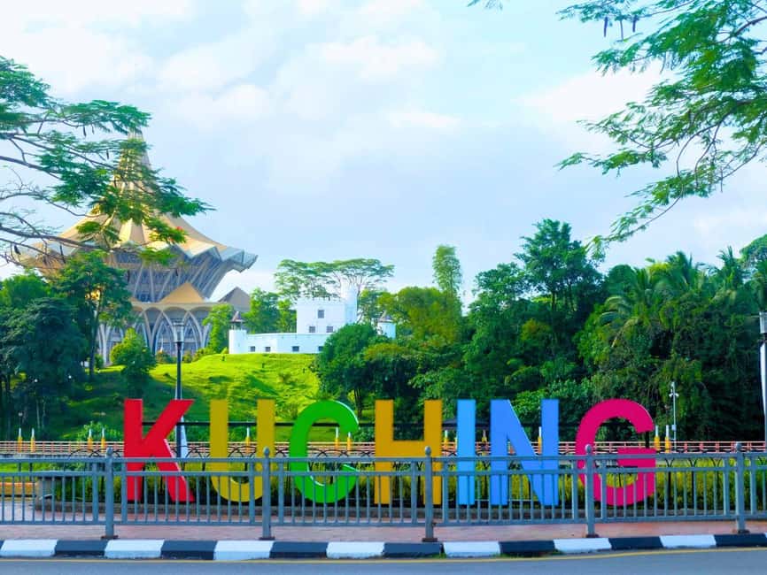 Kuching: Walking Tour with Sampan Boat Ride and Lunch - Crossing Darul Hana Bridge and visiting the India Mosque