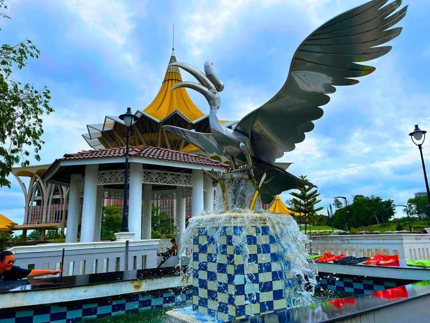 Kuching: Walking Tour with Sampan Boat Ride and Lunch - Gambier Street spices and market energy at walking speed
