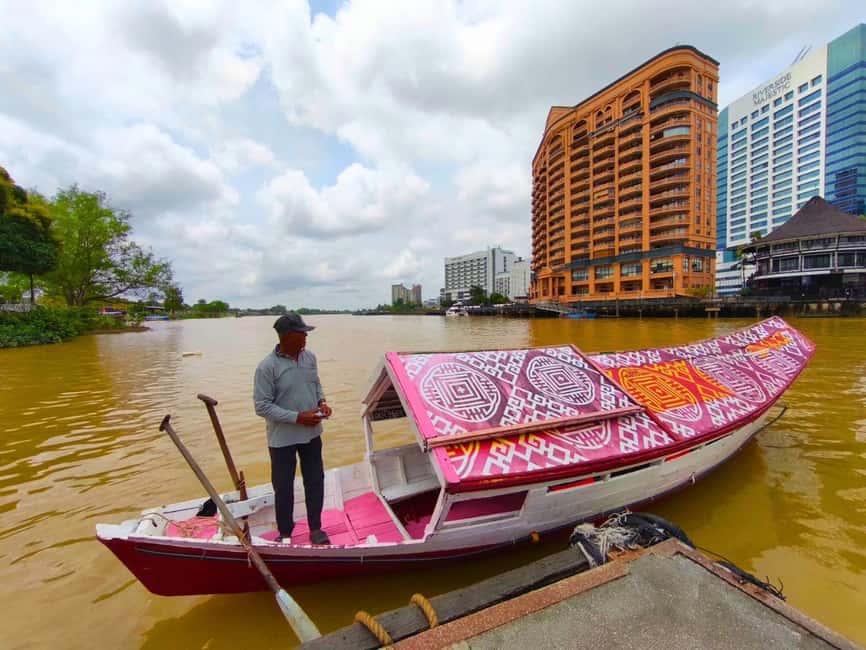 Kuching: Walking Tour with Sampan Boat Ride and Lunch - Old Bazaar Street and heritage shophouses for slow, curious walking