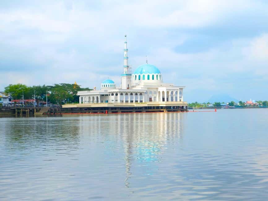 Kuching: Walking Tour with Sampan Boat Ride and Lunch - Finishing at the Chinese Heritage Museum for the full multicultural picture