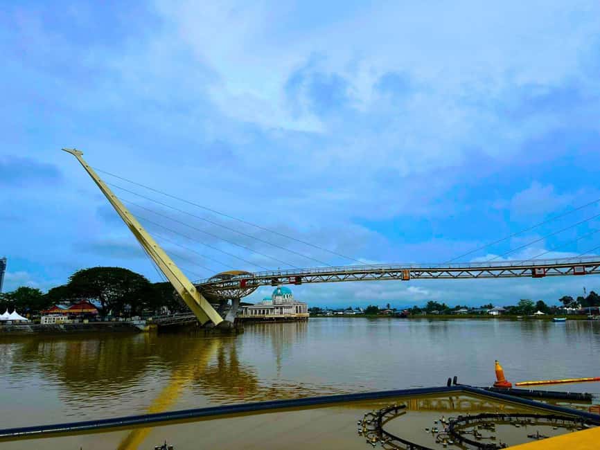 Kuching: Walking Tour with Sampan Boat Ride and Lunch - Price and value for a 4-hour small group plan