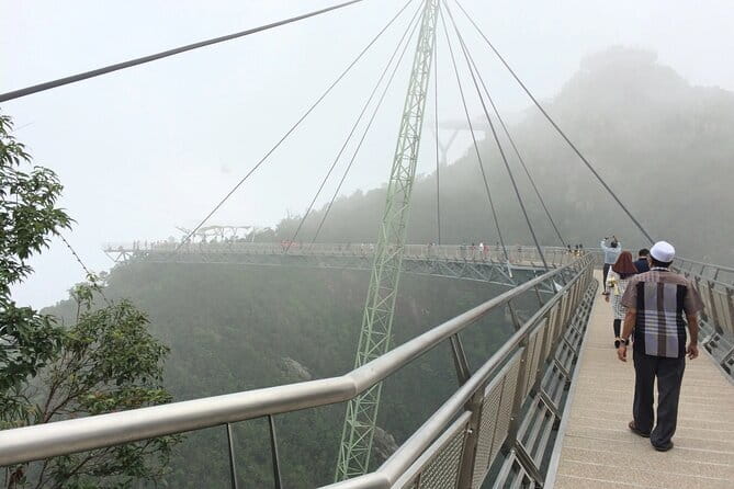 Langkawi Cable Car And Sky Bridge Including Waterfalls - Langkawi Cable Car to Mount Chin Chang: the cool ride up