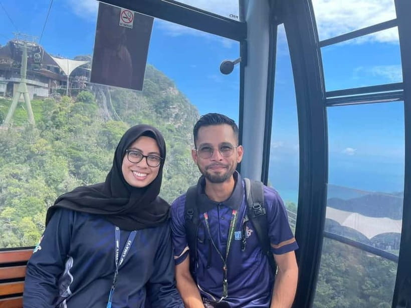 Langkawi cable car and Skybridge Tickets - Crossing the curved suspension SkyBridge