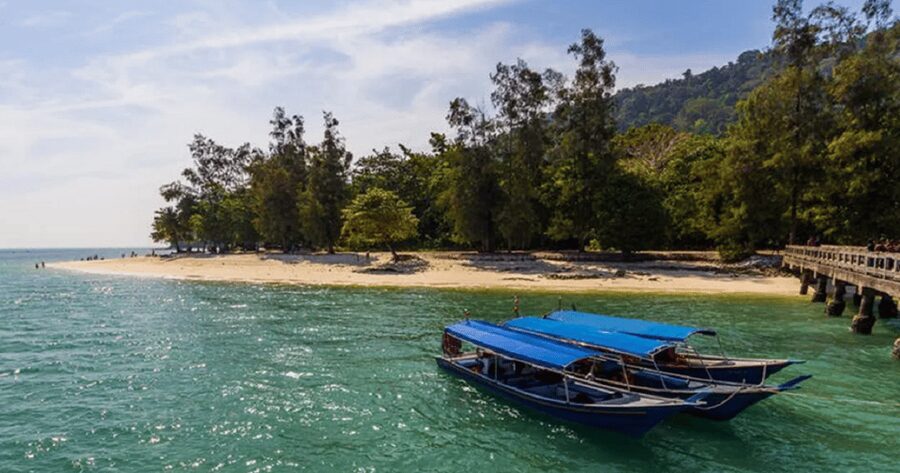 Langkawi: Island Hopping Shared Boat Tour - Dayang Bunting Lake: Worth It, But Count Your Steps