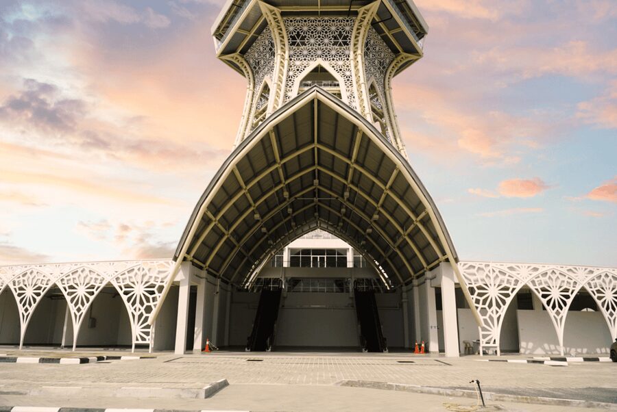 Langkawi: Maha Tower Langkawi Admission Ticket - Ground level at Maha Tower: more than just a ticket booth