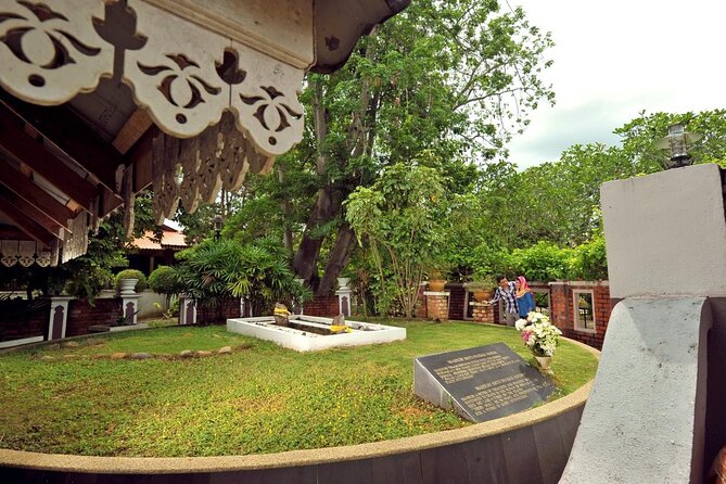 Langkawi Myth & Legend Tour MahsuriTomb TelagaTujuh BerasTerbakar - Cenang Beach, Eagle Square Photos, And Kuah Duty-Free Shopping Stops