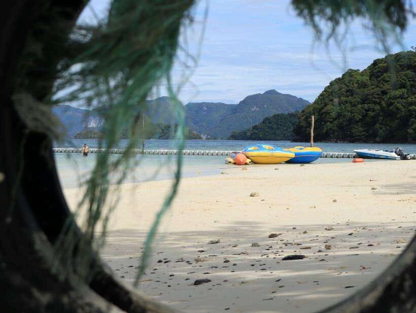Langkawi: Southern Island Geopark Tour - Pulau Dayang Bunting: the freshwater lake swim break
