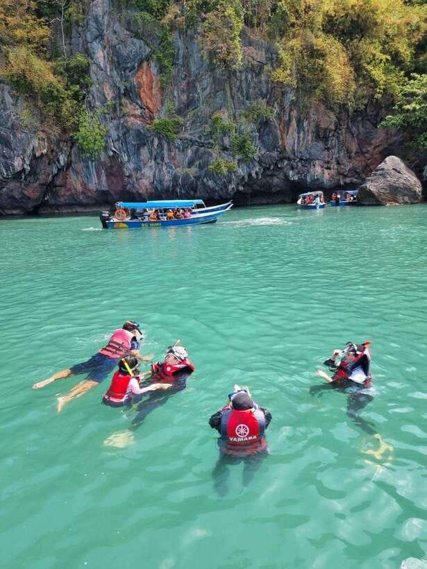 Langkawi: Tanjung Rhu Mangrove Speedboat Tour - Crocodile Cave: reading the rock formations like a story