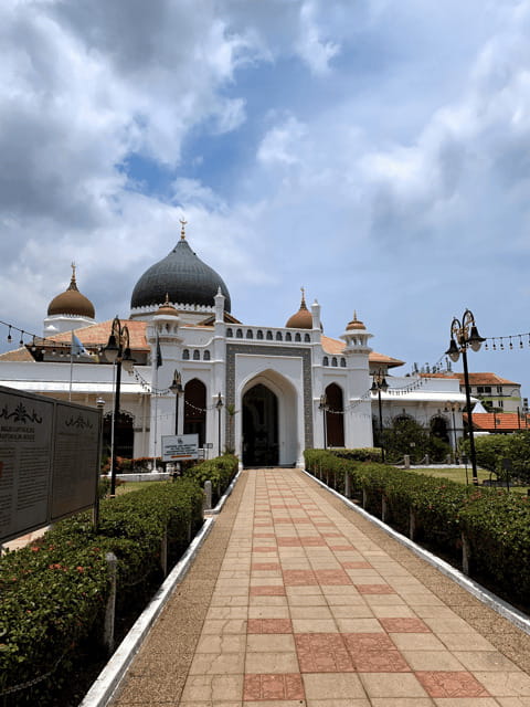 Penang: Georgetown Foodie Walking Tour with a Cocktail - Cocktails or mocktails to close out the night