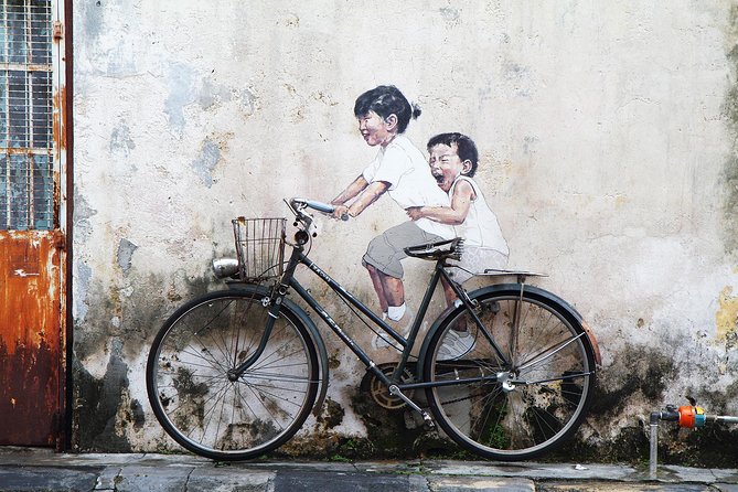 Penang Instagrammable Tour with Lunch - Street Art Penang: 3D murals that make you stop and frame shots