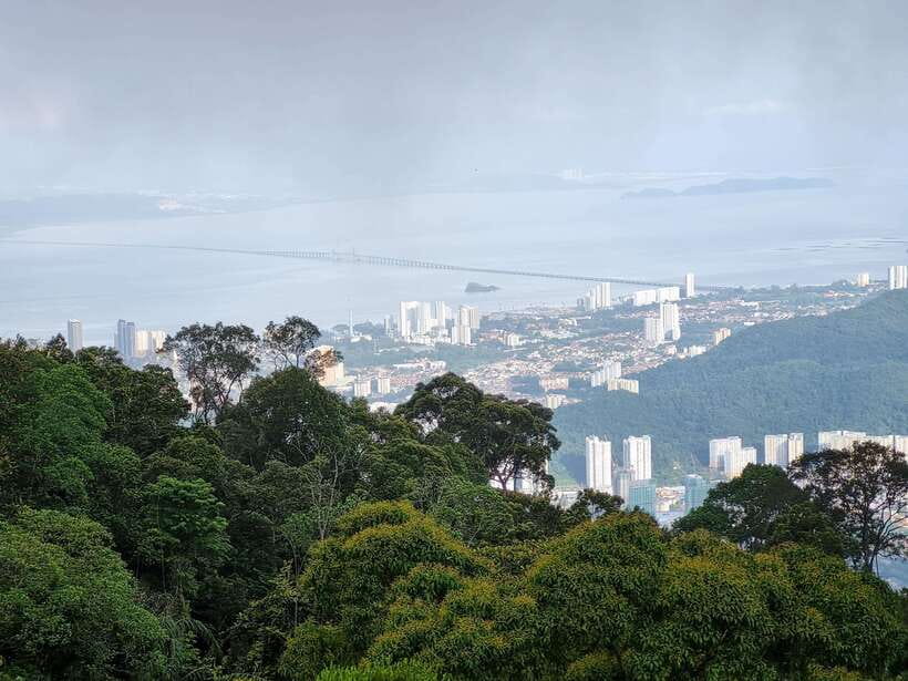 Penang: Kek Lok Si Temple and Penang Hill Guided Tour - Penang Hill funicular up: priority access to 833 meters
