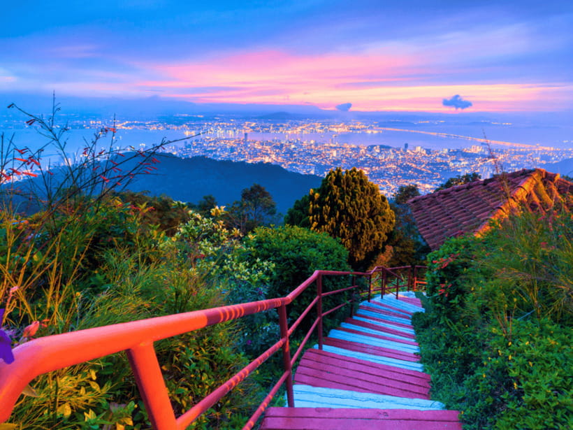 Penang: Kek Lok Si Temple and Penang Hill Guided Tour - How your guide helps more than just telling facts