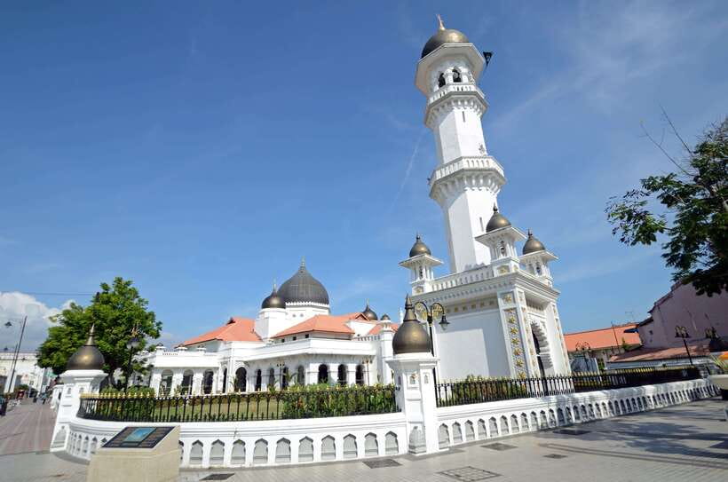 Penang: Trishaw Ride and Hawker Center Food Tour - Hawker Center Time, Where the Tour Becomes the Meal