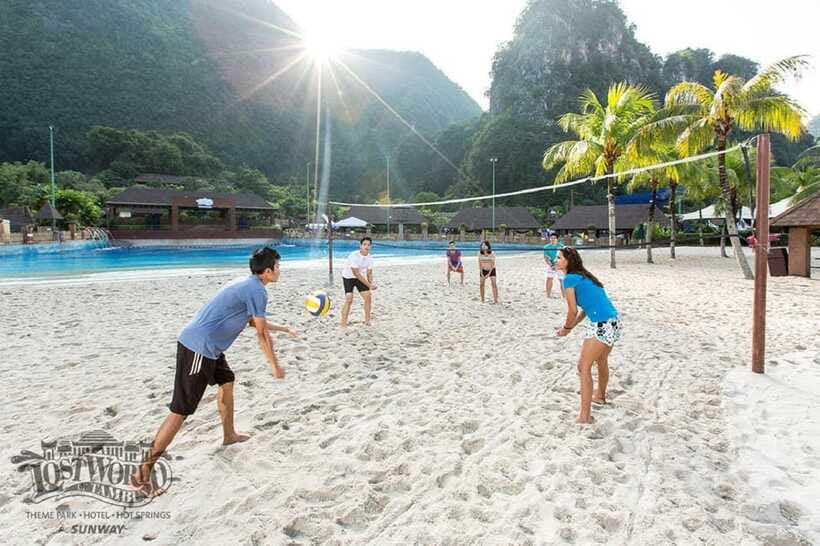Perak: Lost World Of Tambun Ipoh Entrance Ticket - Food and shopping in the park: keep it simple and budget-smart