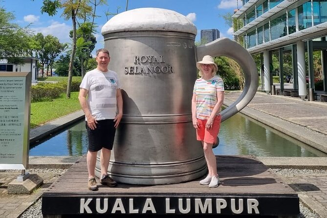 Perfect Day: Kuala Lumpur City, Batu Caves & Fireflies Tour - Masjid Negara and Thean Hou Temple, two religions, one day of contrasts