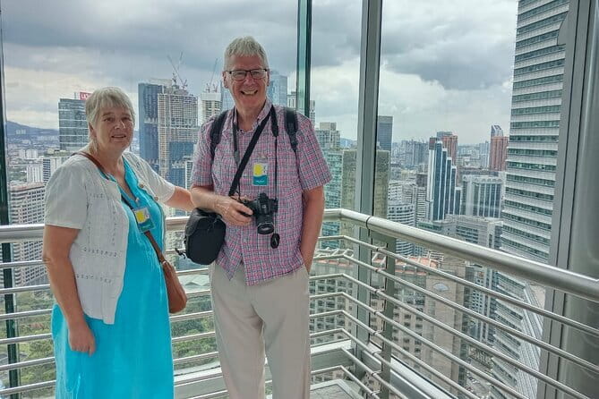 Petronas Twin Towers Special Entrance & Dining With Expert Guide - Petrosains Discovery Centre: science time without the guilt