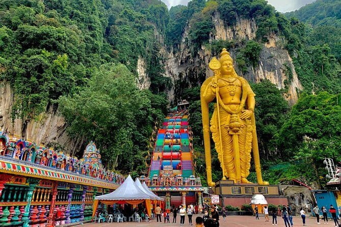 Private Batu Caves & Petronas Twin Tower Tickets With Lunch <em>26</em> – Key Things That Make This Tour a Smart Fit’ /></p>
<ul>
<li><strong>Private, air-conditioned comfort</strong>: You ride in a private vehicle with all fees and taxes handled.</li>
<li><strong>Batu Caves at temple time</strong>: Hindu shrines in limestone caves, reached by a steep stair climb to the gold statue area.</li>
<li><strong>Batik Chong hands-on viewing</strong>: You get a guided look at how Malaysian batik is made, with the east-coast floral and leaf motifs in mind.</li>
<li><strong>Royal Selangor pewter stop</strong>: A visit to the visitor centre of a major pewter maker, included in your day.</li>
<li><strong>Petronas tickets with a backup plan</strong>: Your day includes Petronas entry where available, with a KL Tower ticket replacement if needed.</li>
<li><strong>Lunch built in</strong>: You are scheduled to enjoy a local lunch at Central Market.</li>
</ul>
<div class="twil" style="margin: 20px 0; padding: 15px 0;"><p>Other ways up those 272 steps, compared</p><ul style="margin: 10px 0; padding-left: 0; list-style: none;"><li style="margin: 6px 0; line-height: 1.4;"><a href="https://themalaysiatraveler.com/kuala-lumpur-batu-caves-half-day-tour-with-pick-up-option/">Kuala Lumpur: Batu Caves Half-Day Tour with Pick-Up Option</a><span style="margin-left: 8px; font-size: 0.82em; color: #555; white-space: nowrap;"><span style="color: #C4123C;">★</span> 4.5 &middot; 4,288 reviews</span></li><li style="margin: 6px 0; line-height: 1.4;"><a href="https://themalaysiatraveler.com/private-half-day-batu-caves-and-cutural-tour-in-kuala-lumpur/">Private Half-Day Batu Caves and Cutural Tour in Kuala Lumpur</a><span style="margin-left: 8px; font-size: 0.82em; color: #555; white-space: nowrap;"><span style="color: #C4123C;">★</span> 5.0 &middot; 3,107 reviews</span></li><li style="margin: 6px 0; line-height: 1.4;"><a href="https://themalaysiatraveler.com/genting-highland-batu-cave-guided-day-tour-sic-shared-tour/">Genting Highland & Batu Cave Guided Day Tour (SIC/Shared Tour)</a><span style="margin-left: 8px; font-size: 0.82em; color: #555; white-space: nowrap;"><span style="color: #C4123C;">★</span> 5.0 &middot; 1,289 reviews</span></li><li style="margin: 6px 0; line-height: 1.4;"><a href="https://themalaysiatraveler.com/kuala-lumpur-genting-highlands-batu-caves-day-trip/">Kuala Lumpur: Genting Highlands & Batu Caves Day Trip</a><span style="margin-left: 8px; font-size: 0.82em; color: #555; white-space: nowrap;"><span style="color: #C4123C;">★</span> 4.6 &middot; 1,045 reviews</span></li></ul></div><h2 id="why-this-batu-caves-and-petronas-combo-works">Why This Batu Caves and Petronas Combo Works</h2>
<p><img width="669" height="446" decoding="async" src=