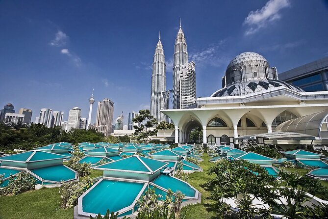 Private FullDay Tour includes Petronas Twin Towers & Batu Caves - Petronas Twin Towers Observation Deck: 170 Meters Up for Skybridge Photos
