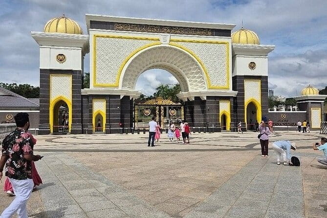 Private Half-Day Cultural Tour in Kuala Lumpur - Thean Hou Temple: a six-tiered Chinese landmark