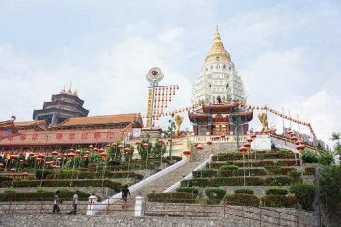 Private Half-Day Penang Hill and Kek Lok Si Temple Tour - Kek Lok Si Temple: Kuan Yin, a three-style pagoda, and turtles on cue