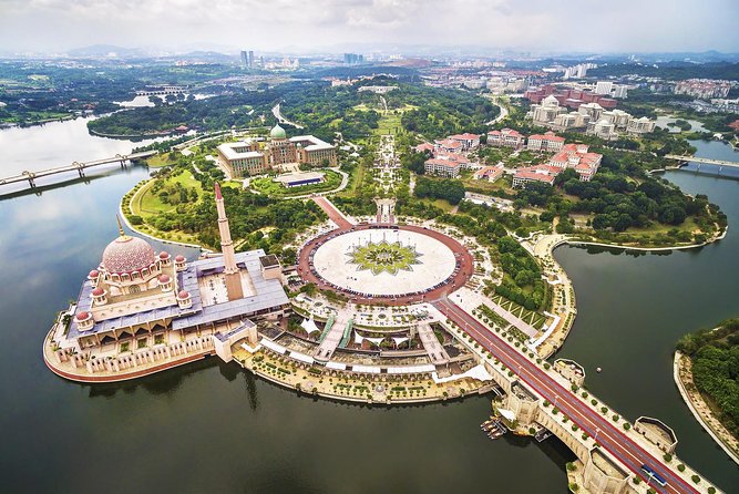 Private Half-Day Putrajaya Tour with Lake Cruise from Kuala Lumpur - Putrajaya Lake Cruise: Breezes, Cool Air, and City Views