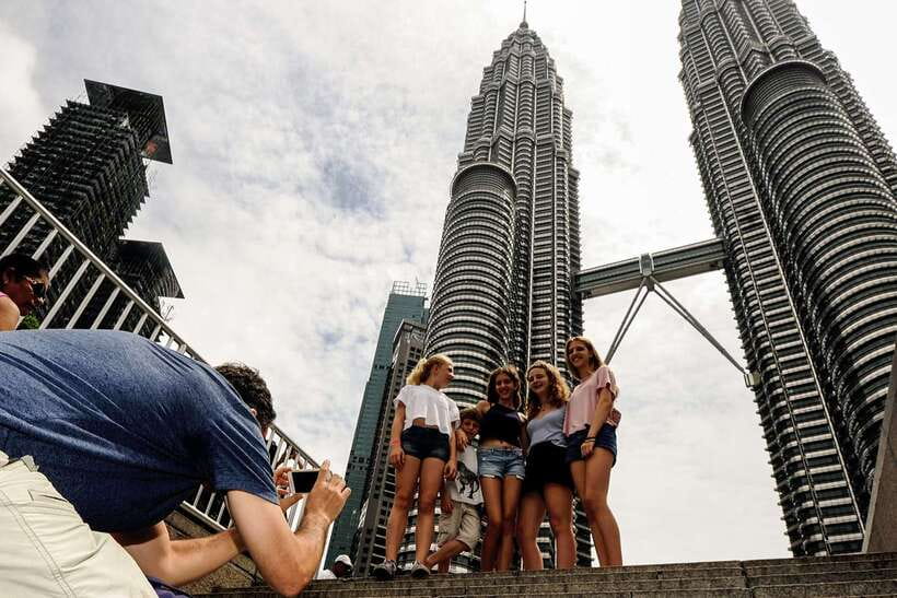Private KL City Tour with Petronas Twin Towers & Batu Caves - Starting smart at hotel pickup and a private ride