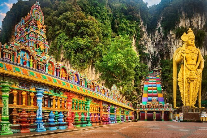 Private Kuala Lumpur City Tour : Petronas Twin Tower & Batu Caves - A full-day Kuala Lumpur sampler built for seeing a lot