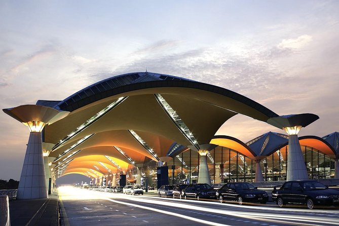 Private Return Transfer : Kuala Lumpur Airport (Arrival and Departure) - Departure Pickup: 4 Hours Before Flight and the 15-Minute Hotel Wait