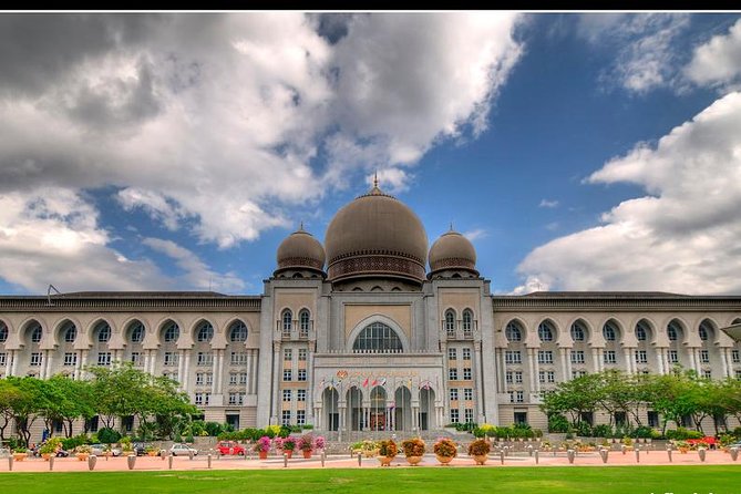 Putrajaya Tour with Traditional Boat Cruise & Pink Mosque (Private) - Marina Putrajaya and the traditional boat cruise: the most relaxing 30 minutes